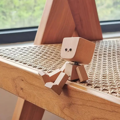 Charmerende lille gyngefigur i træ med 12 magnetiske udtryk