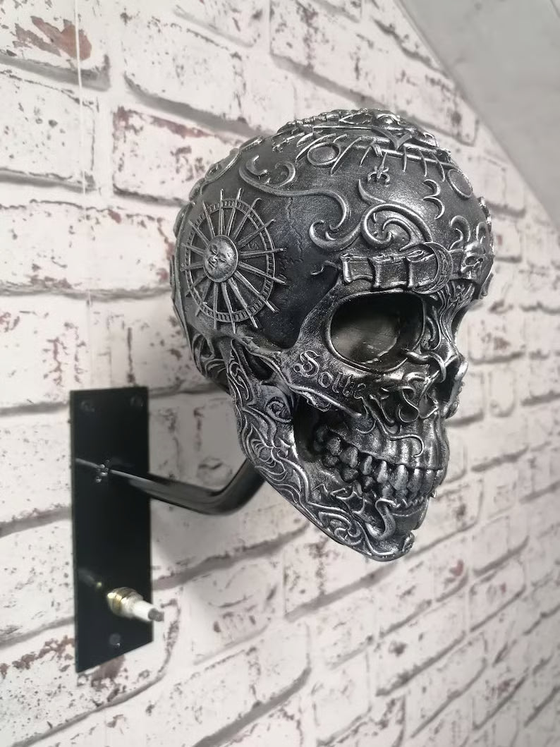 SkullRack – Holder til hjelm og jakke