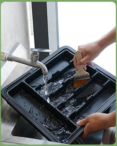 Udtrækkelig og justerbar bestikholder til køkkenet